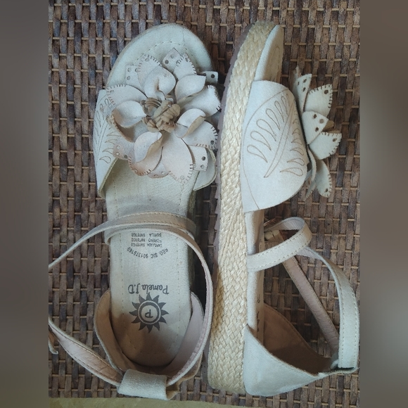 Colombian Sandals,size 7 , Beige - Picture 3 of 4